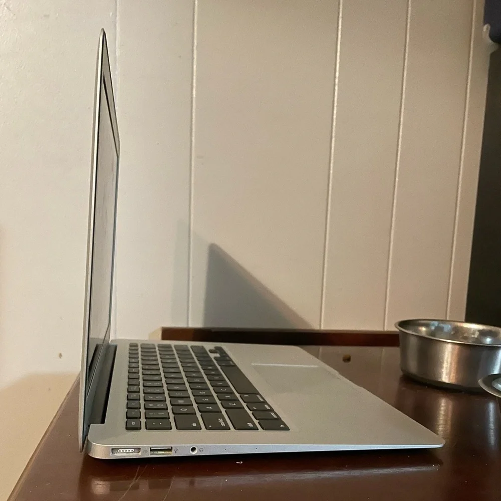 MacBook Air (13-inch)